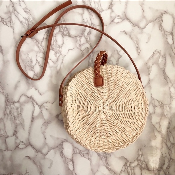 Lulus Handbags - Round straw crossbody bag
